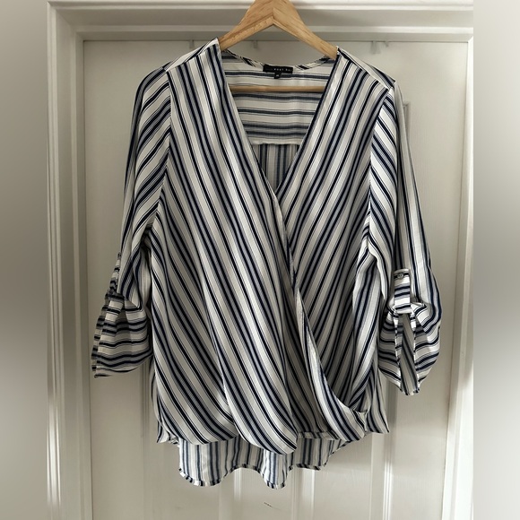 Women's West Kei Hi-low Blouse from Stitch Fix Blue & White poly/linen - Picture 1 of 1
